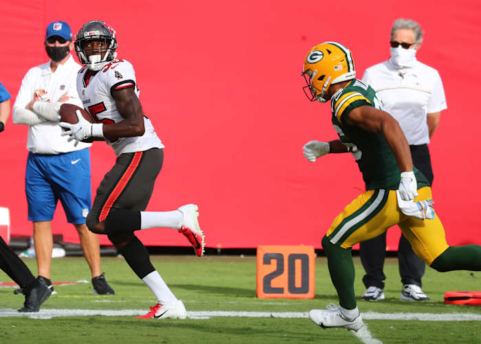 jamel-dean-week-6-pick-six-aaron-rodgers